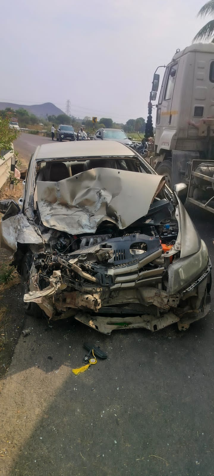 Tragic Accident on Junnar-Otur Road: Naib Tehsildar Ananta Gawari Passes Away, One Critically Injured