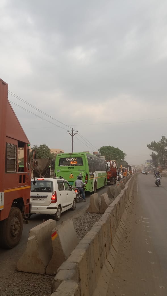Pune-Saswad Road Plagued by Severe Traffic Jams Amid Road Widening Works