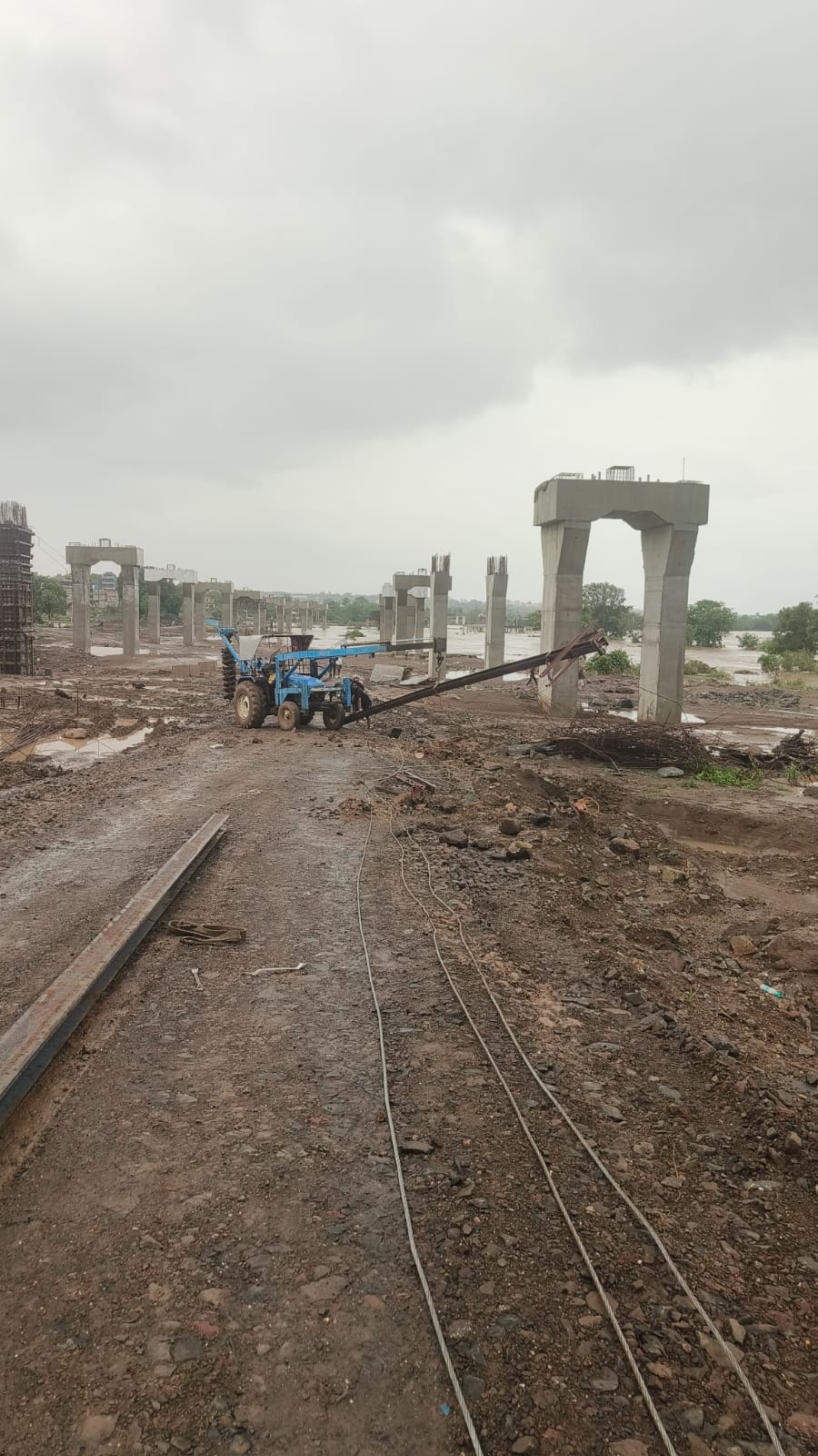 MSEDCL Crews Brave Heavy Rain and Floods to Restore Power