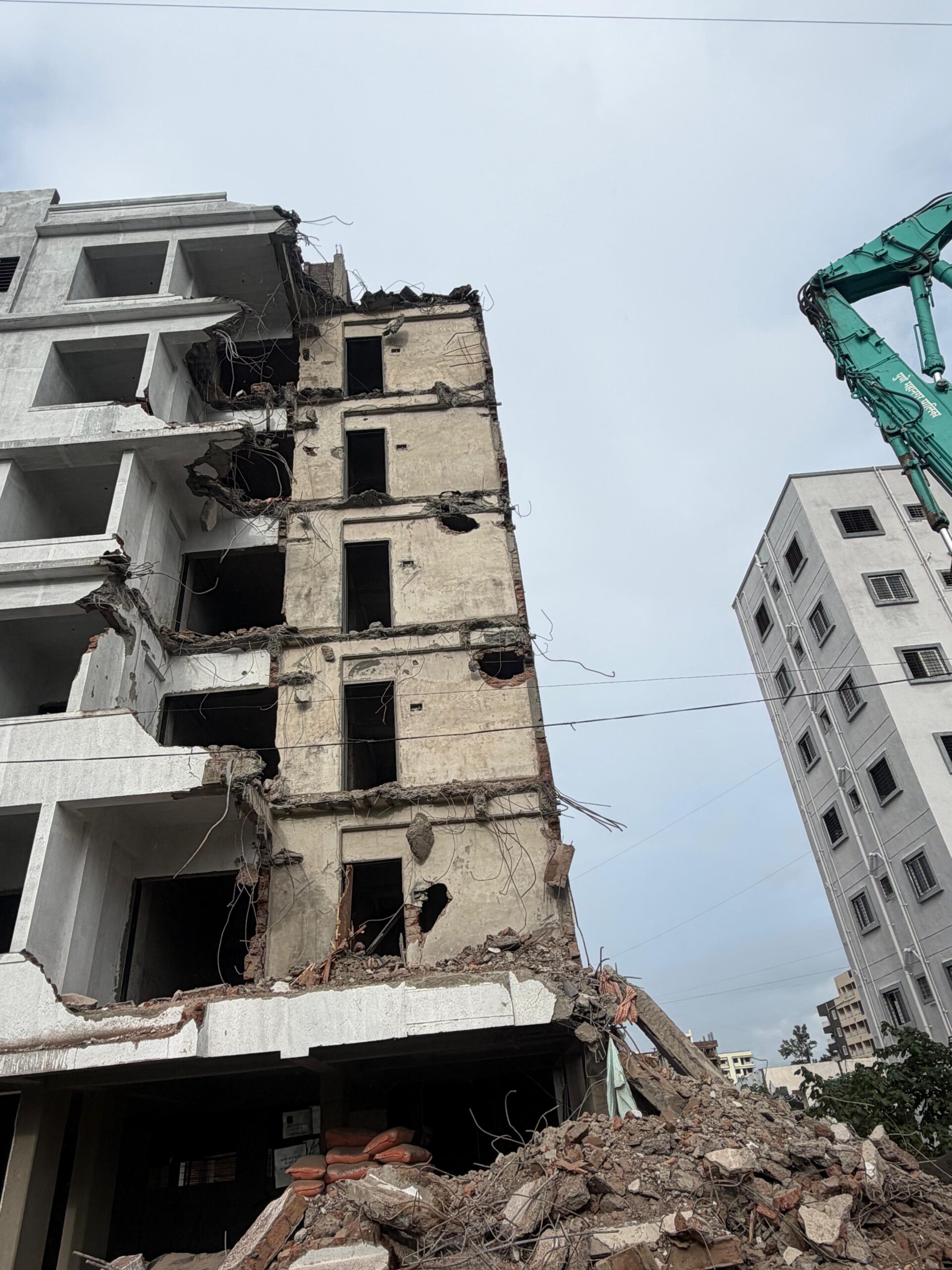 PMC Demolishes 90,000 Sq. Ft. of Unauthorized Construction in Hadapsar and Manjari